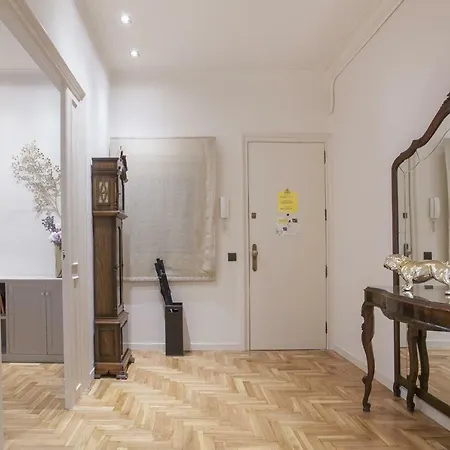 Tendency Sagrada Familia Luxury Апартаменты *