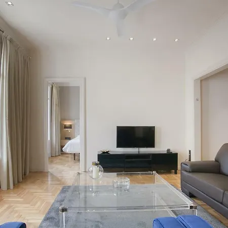 Tendency Sagrada Familia Luxury Apartment *
